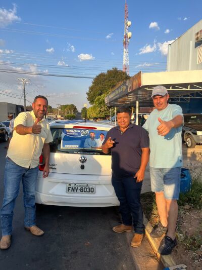 Imagem da notícia Grande Festa de Adesivagem Movimenta Campanha de Weliton Guimarães e Waldemar Pezão em Alcinópolis